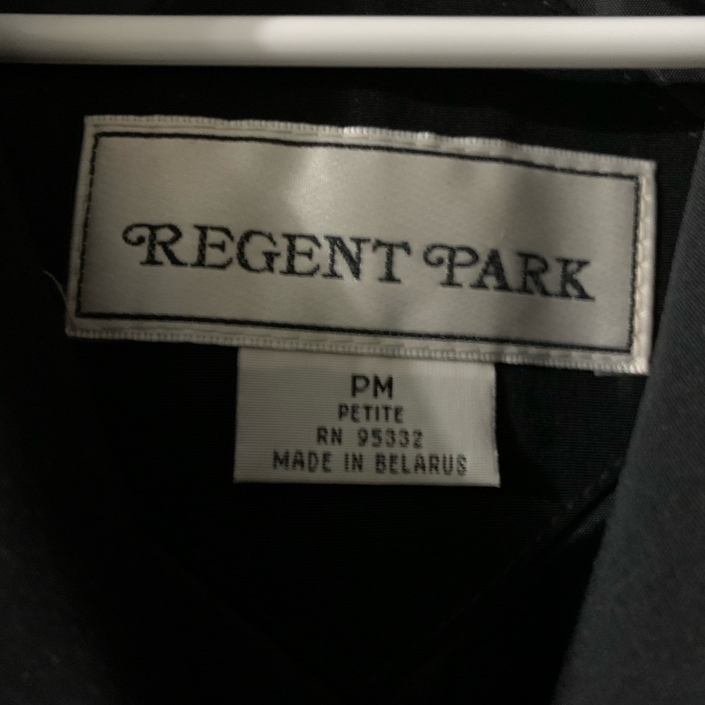 NWT! CLASSIC REGENT PARK BLACK TRENCH COAT w/BELT. Size Petite Medium. No hood. - Picture 2 of 3